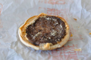 Der Cheesburger - das Hackfleisch verschwindet langsam Der Cheesburger - das Hackfleisch verschwindet langsam