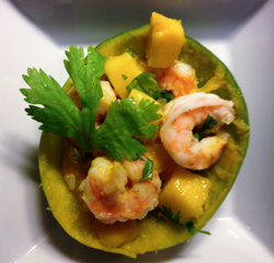 Shrimp und Mango in der Schale